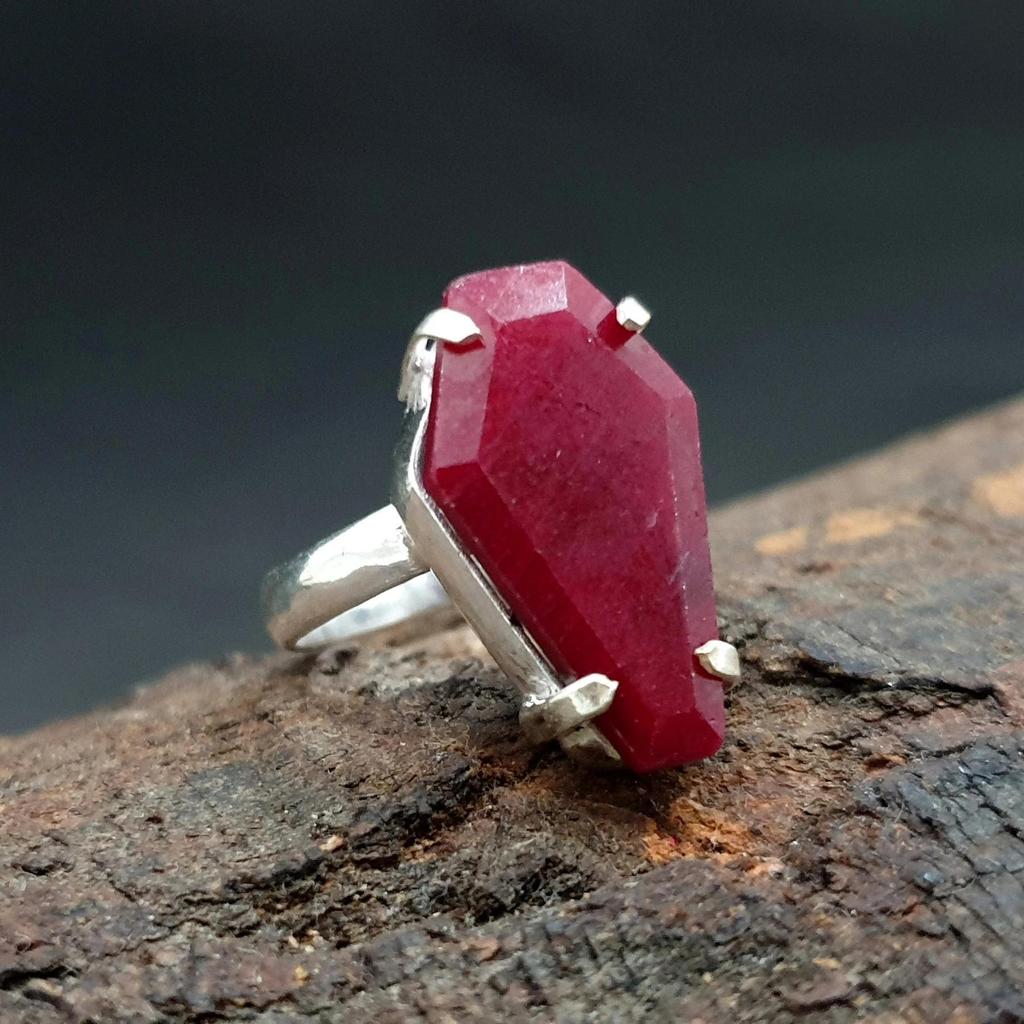 Sargform Boho-Stil Roher Roter Rubin Edelstein 925 Sterlingsilber Ring Schmuck, Krappenfassung Rubinring