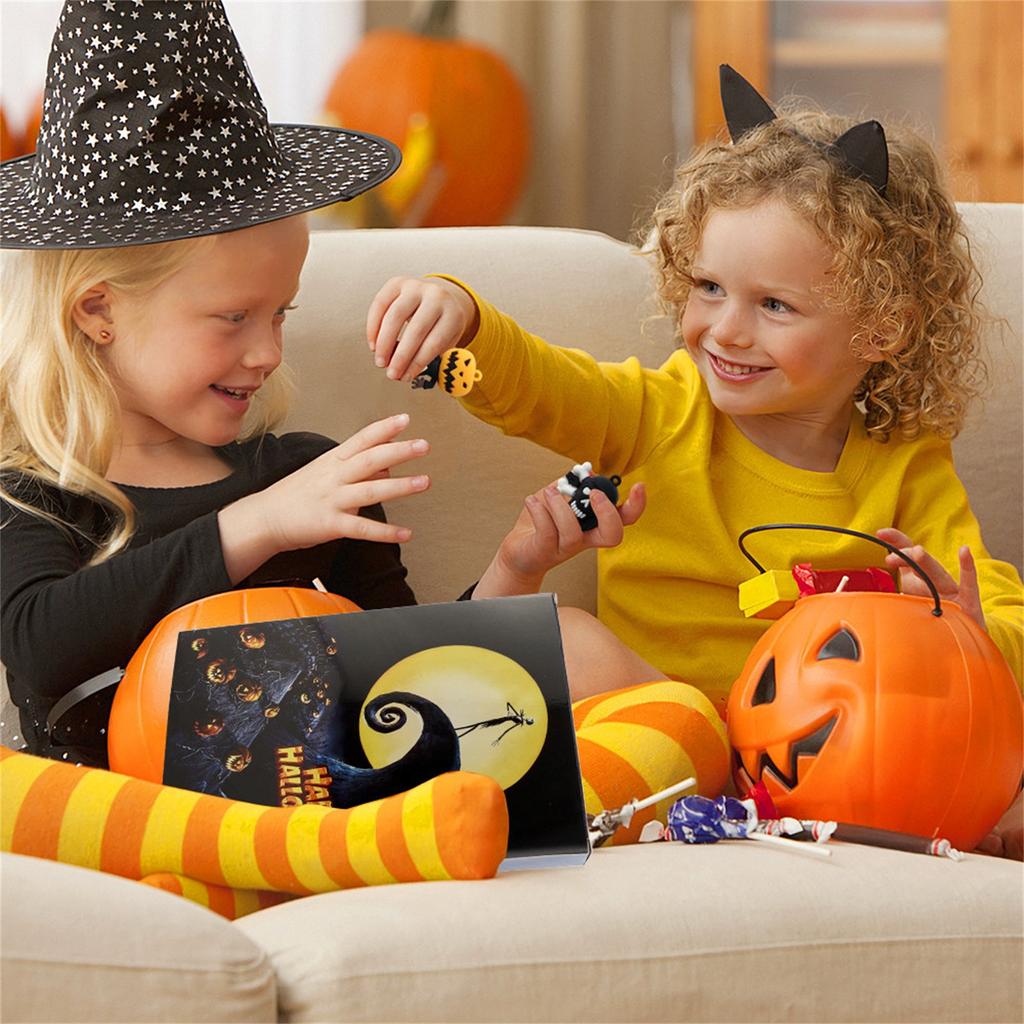 Adventní kalendář pro panenky Halloween obsahuje 24 dárků, adventní kalendář s hororovými postavami Halloween, odpočítávací kalendář Halloween s hračkami s překvapením