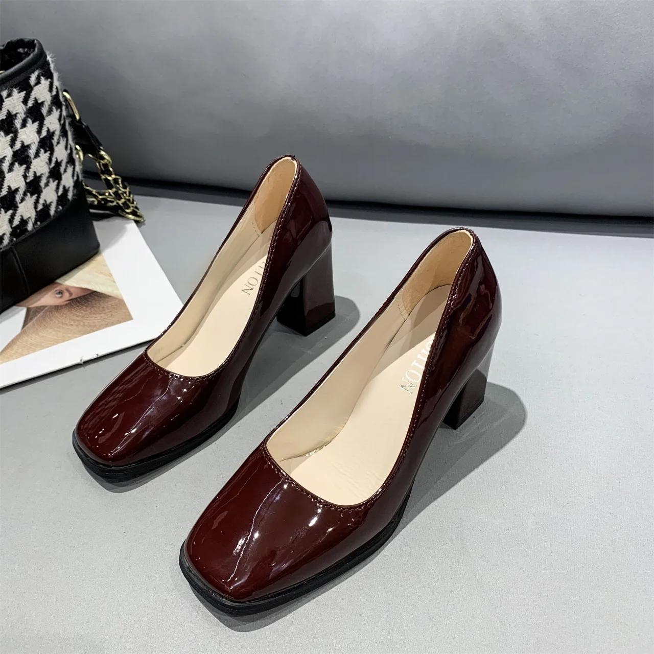 

Comemore 2024 Женские туфли-лодочки на толстом каблуке для работы и вечеринок, женская летняя обувь, размер плюс 43, квадратный носок 7,5 см, лакированная кожа 35 вино красного