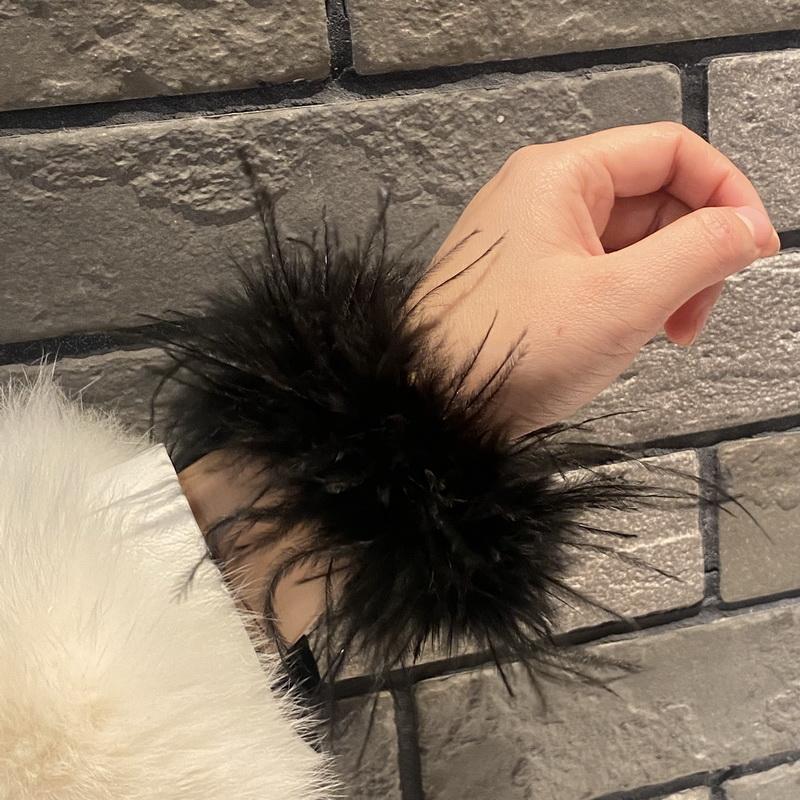 

Толстые манжеты из страусиных перьев для женщин Пушистые меховые манжеты гетры манжеты из перьев Ножные браслеты Браслеты-хлопушки с перьями Похлопывающее кольцо 1pcs