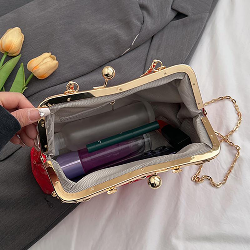 2025 Neue Muscheltasche im chinesischen Stil Kettentasche Nietenhandtasche Jahr des Drachen Aufdruck Damen Schultertasche Umhängetasche