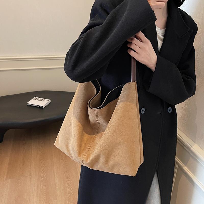 Large-capacity bag women's autumn and winter versatile 2025 new suede shoulder messenger bag commuter tote bag