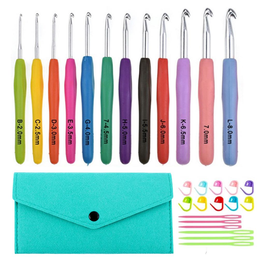Ergonomic crochet hook set with large hooks (2.0-8.0mm) for thick yarn (12 sizes)