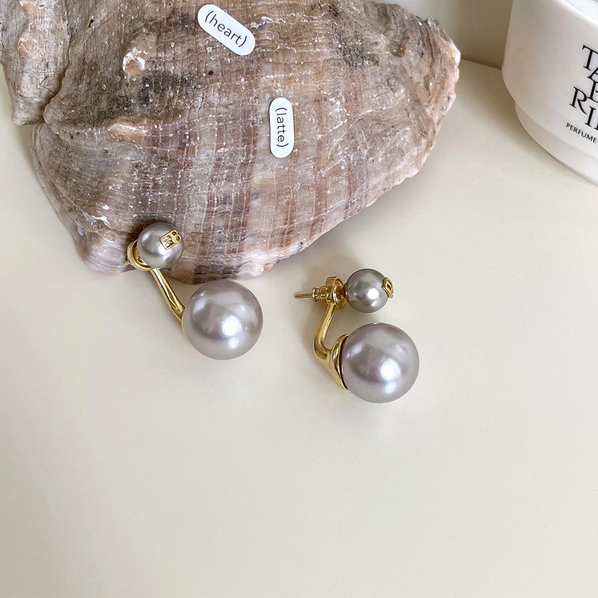 

Retro gray pearl stud earrings women s light luxury high-end rear-hanging earrings niche personality silver needle earrings 925 silver needles