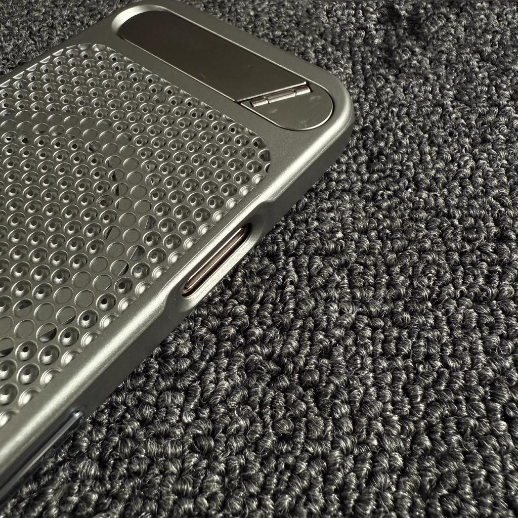 Applicable To IPhone16promax Invisible Bracket Magnetic Suction Apple 15 Honeycomb Mesh Cooling Creative Mobile Phone Case 14