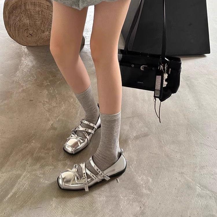 Mary Jane silberne Schleife kleine Einzelschuhe Damen 2025 neu ausländischer Stil mit Rock Französische leichte Mund flache Ballerinas