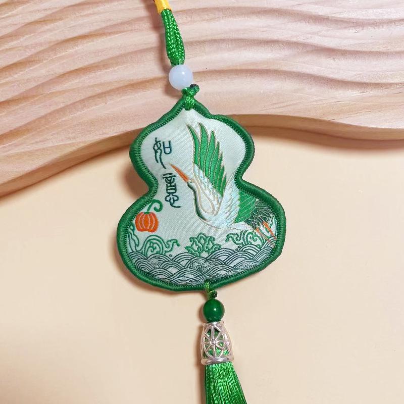 Mid-Autumn Festival Embroidered Peace Charms: Scented Sachets & Hanging Ornaments for Peace and Prosperity.