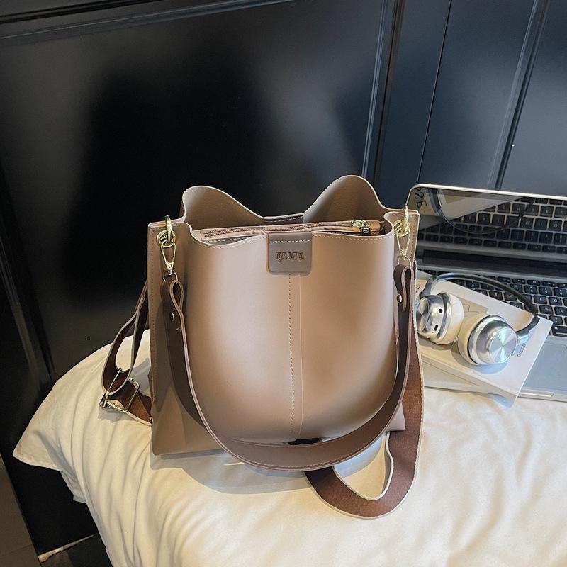 Large Capacity Bag Women's Bag Autumn and Winter New Trendy Fashion Broadband Messenger Bag Shoulder Handbag