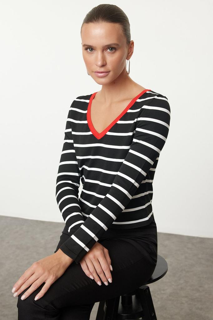 Women's Elegance Style Sweater Black Crop Striped V-Neck Knitwear Sweater