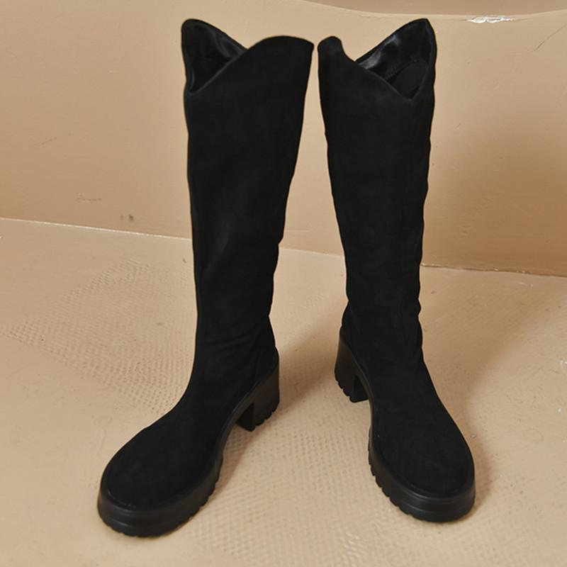 Осенние ботинки с v-образным вырезом. Женская обувь. Темпераментные ботинки с рукавами — фото 4