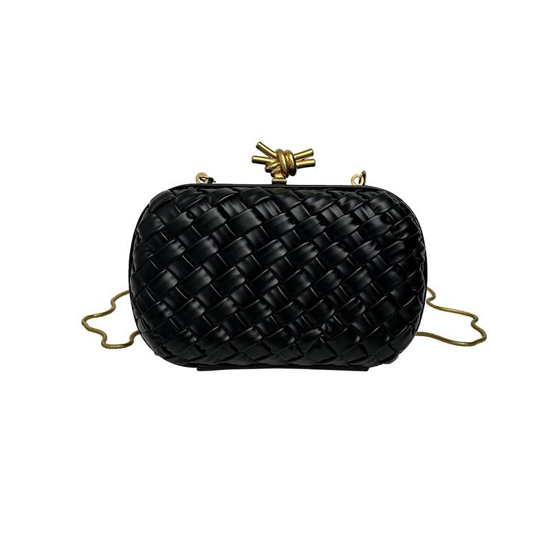 

Сумка-клатч Xiaoxiangfeng 2025 новая европейская и американская модная нишевая сумка через плечо женская универсальная цепочка кроссбоди на запястье чёрный