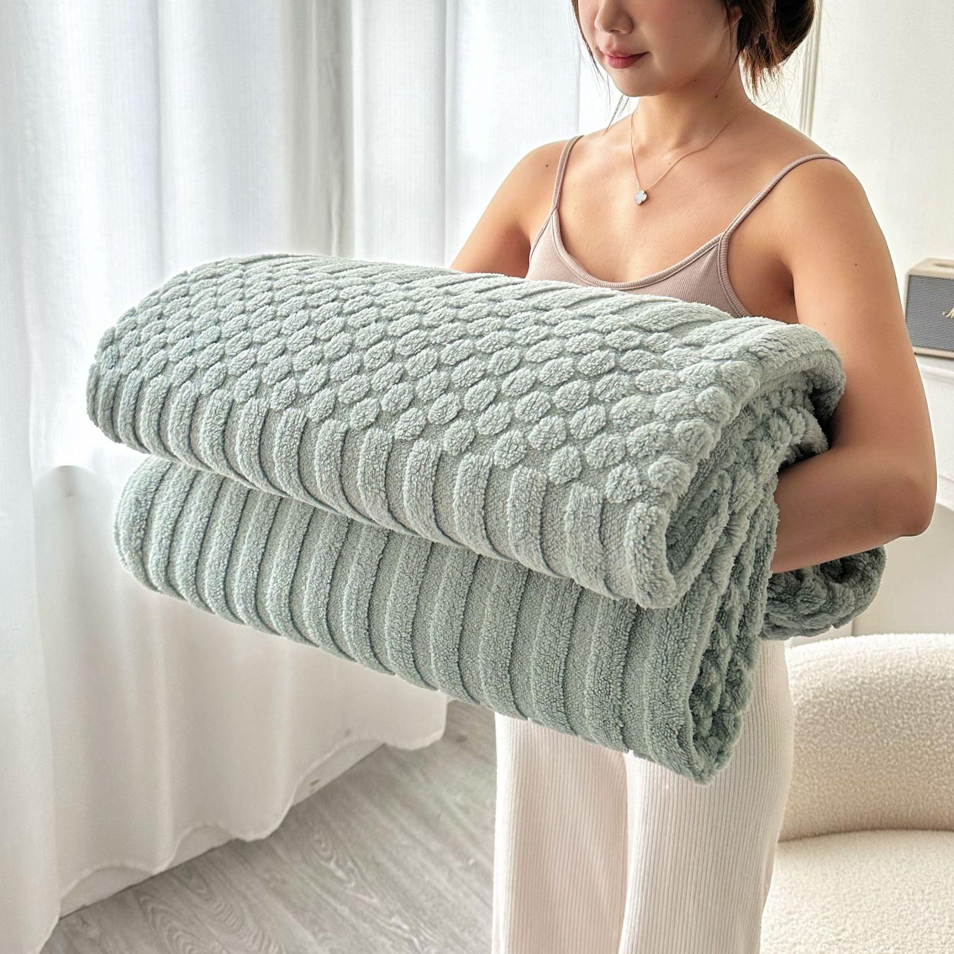 

Luxury Minimalist Solid High GSM Double-Layer Extra Thick Fleece Blanket - All-Season Sofa Nap Coverlet 150x200cm