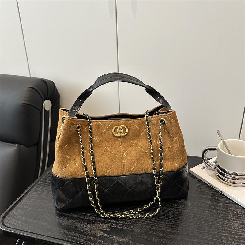 Premium large-capacity bag women's new versatile chain messenger bag fashionable commuter shoulder armpit bag