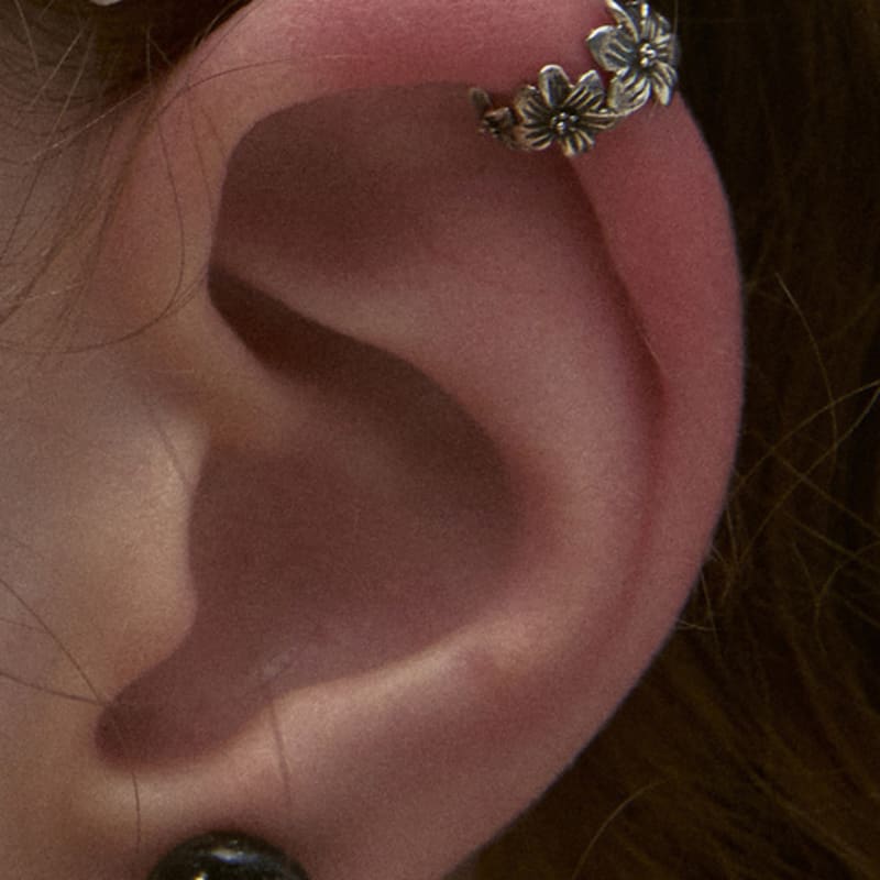 nff [silver925] posy ear cuff-black silver