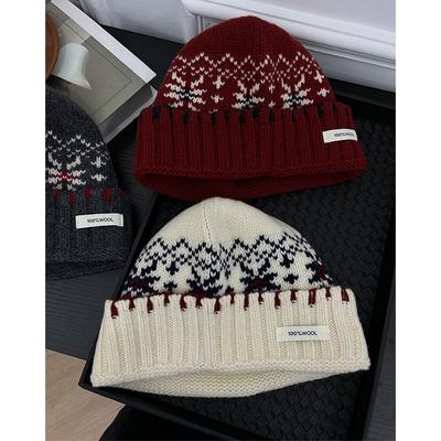 Fair-Island-Jacquardmütze aus reiner Wolle für Damen Eine Retro-Strickmütze aus Wolle mit Winteratmosphäre