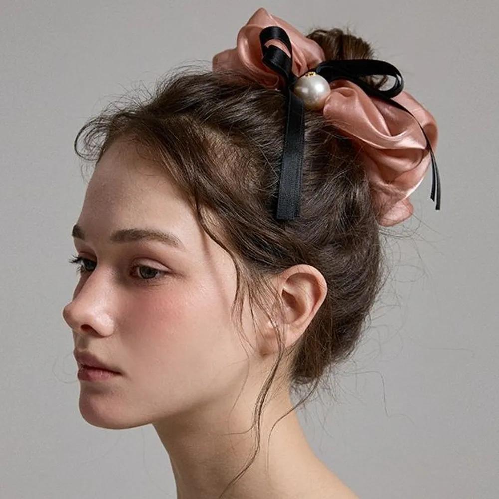 Volume Ribbon Pearl Scrunchie JP-24-385S beige