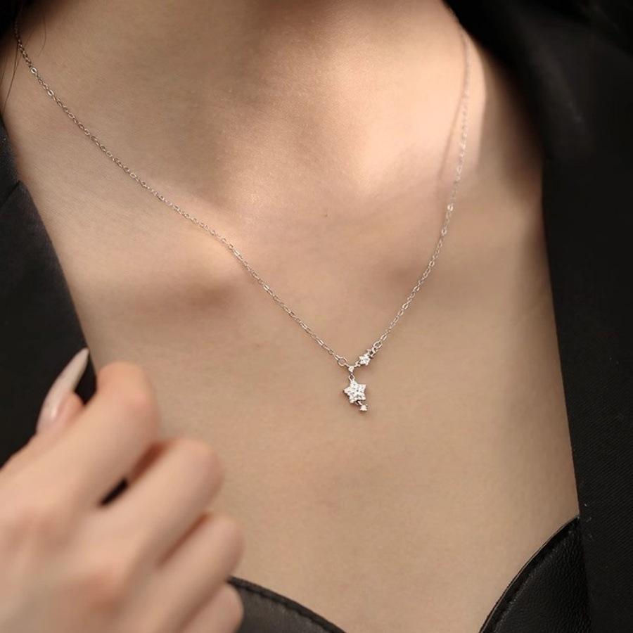 Korean Version of Flash Diamond Zircon Star Pendant Necklace Women's Simple Collarbone Chain Personalized Design Accessories