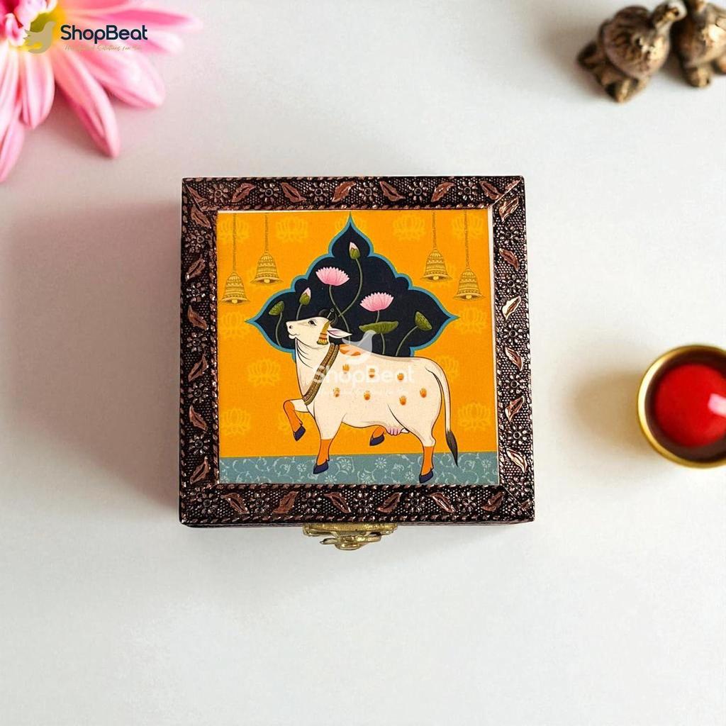 Boîte à bijoux en bois faite à la main avec design Pichwai et serrure – Finition oxydée, 10x10 cm, Organisateur pour boucles d'oreilles, bagues, collier