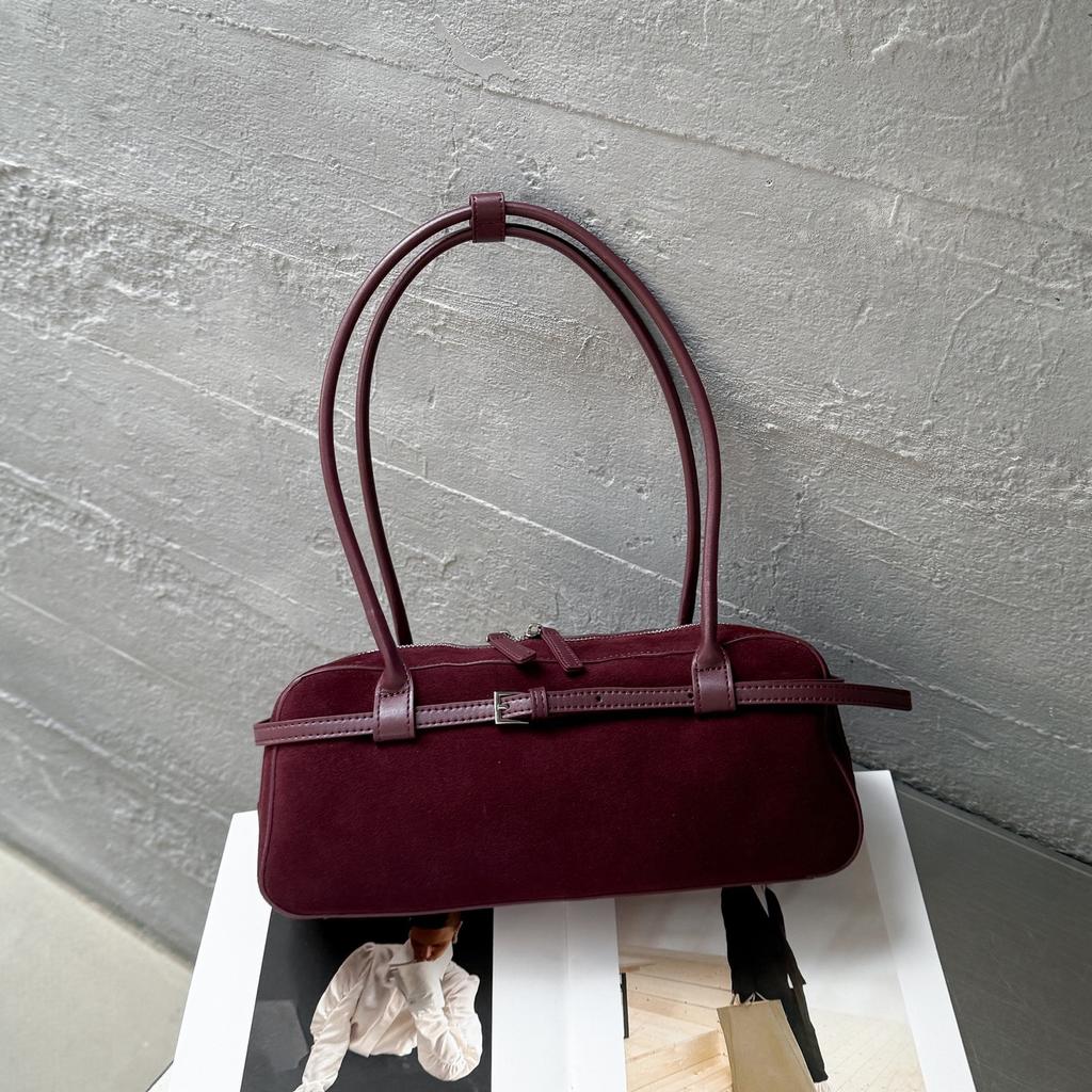 A Niche Retro Bowling Bag for Women, a New Autumn Matte Underarm Bag, a Versatile Baguette Bag, and a Shoulder Bag