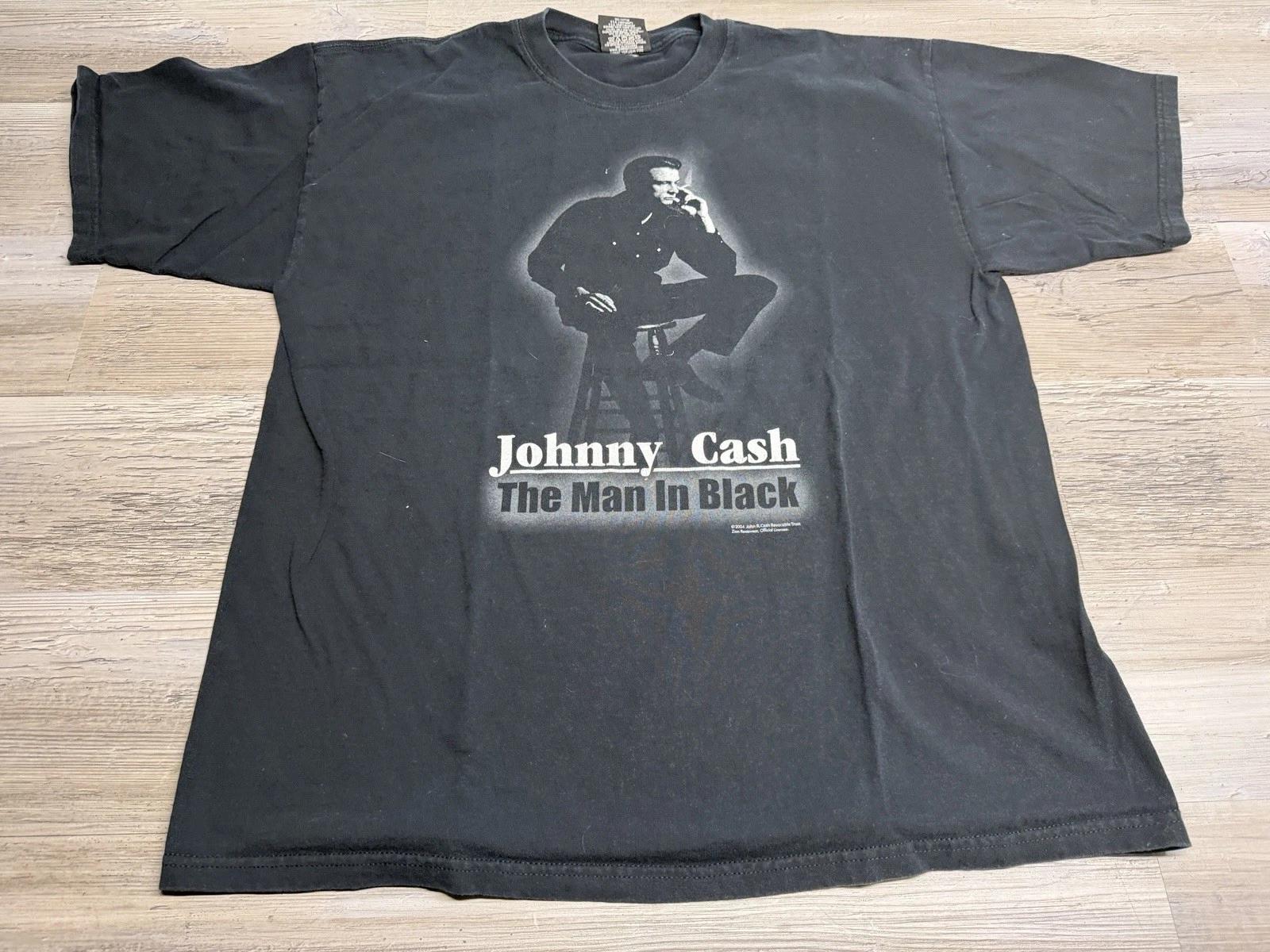 

Vintage 2004 Johnny Cash The Man In Black Tee 1X Boxy T-Shirt Y2K Zion Rootswear S