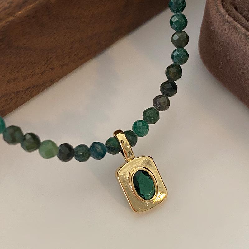 Handmade Green Strawberry Beaded Choker Necklace - Natural Stone, Non-Fading, High-End Women's Sweater Chain