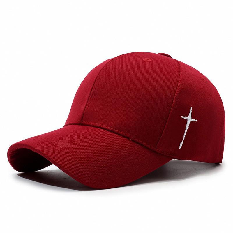 Modna czapka baseballowa unisex w stylu koreańskim – haftowana, z daszkiem typu kaczuszka, do noszenia na co dzień i na zewnątrz.