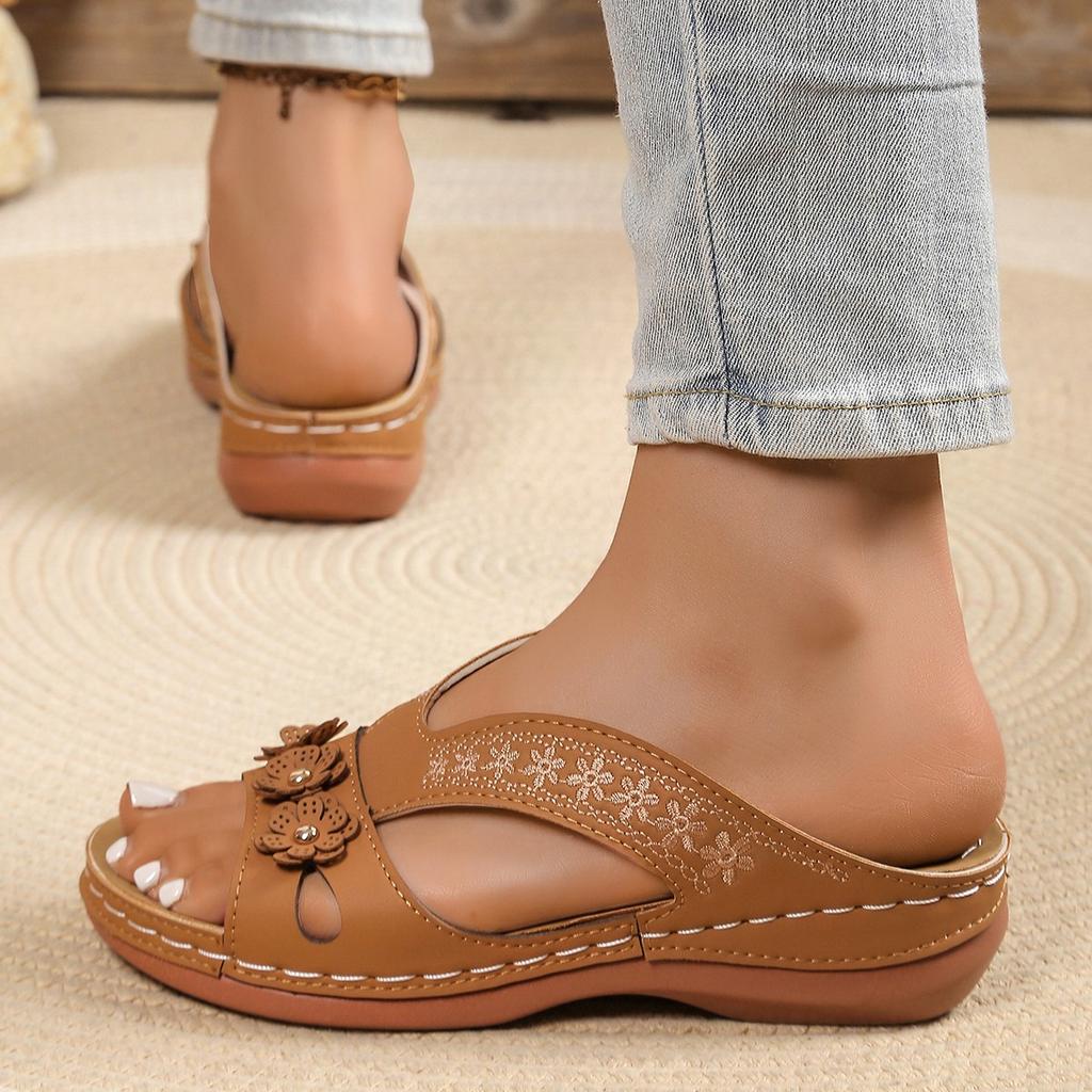 Fashion New Women's Slippers Casual Flower Hollow Wedge Beach Shoes Outdoor Fashion Platform Comfortable Sandals Plus Size 43