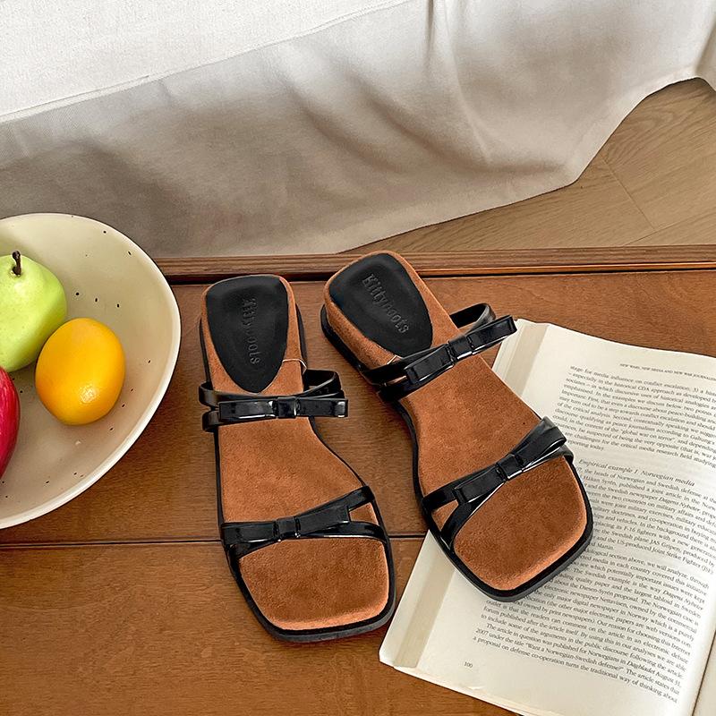 Internet celebrity explosion retro one-word thick-soled slippers women's summer wear 2025 new with skirt premium cool slippers