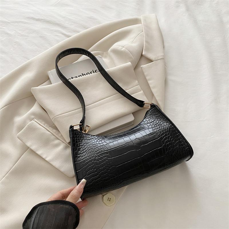 

Summer small fresh bag women s popular new trendy underarm bag versatile fashion shoulder baguette bag