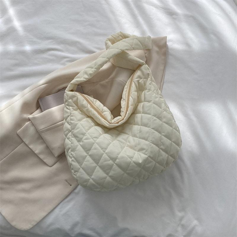 Autumn and Winter 2025 New Shoulder Bag Women's Cloud Folds Casual Personality Large Capacity Cotton Bag Messenger Bag Commuting