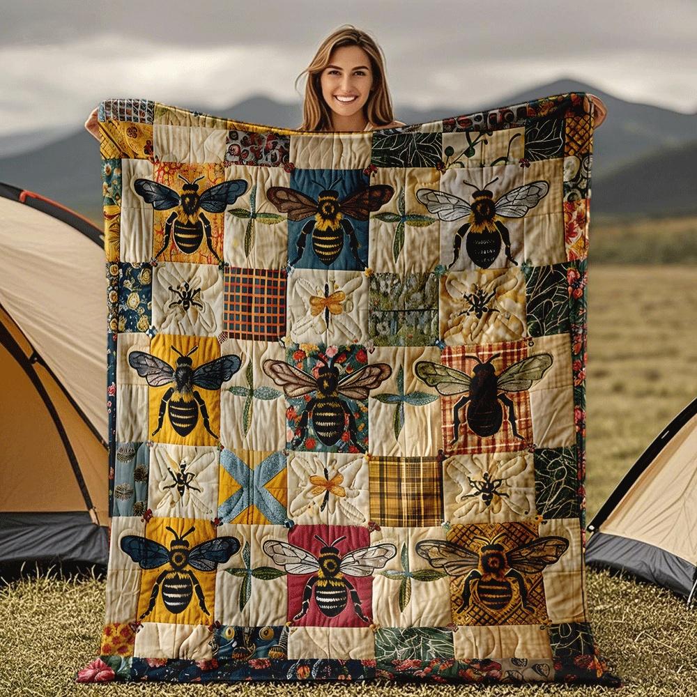 

Bee Themed Quilt Blanket, Honeycomb Bumblebee Print, Heavy Flannel All Season, Farmhouse Machine Washable Housewarming 75x90cm