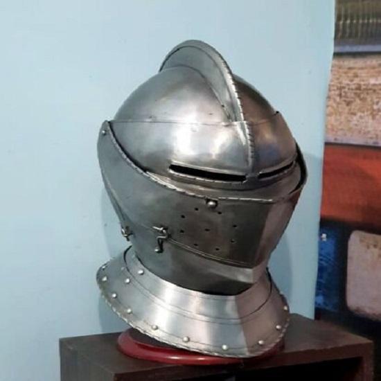 Mittelalterlicher europäischer Vollgesichtshelm Heavy Metal Close Face Armor Helm Krieger Cosplay Rüstungshelm