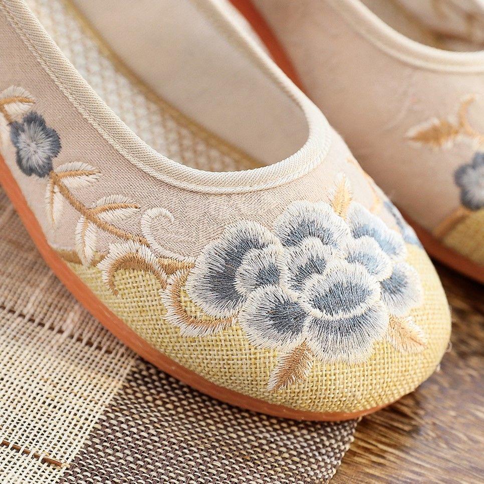Women's Soft Soled Old Beijing Cloth Shoes Spring New Ethnic Style Embroidered Shoes Flat Dance Shoes Breathable Casual Shoes