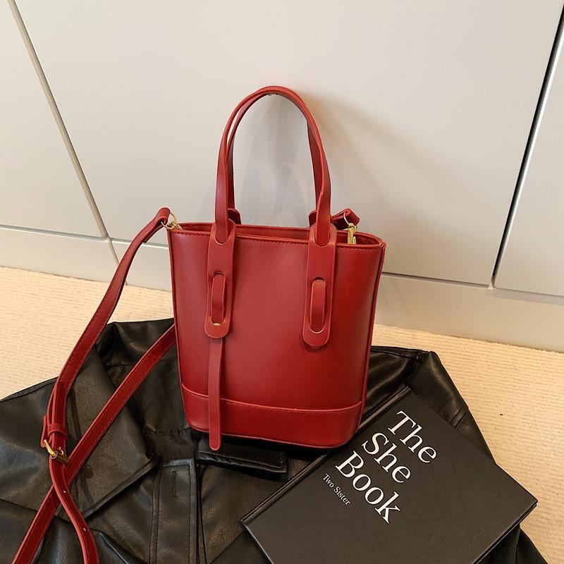 Fashion portable bucket bag women's Korean version of simple casual shoulder bag 2025 autumn niche trend versatile