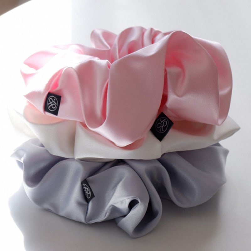voor Pearl Satin Scrunchie_Large_Silver Blue
