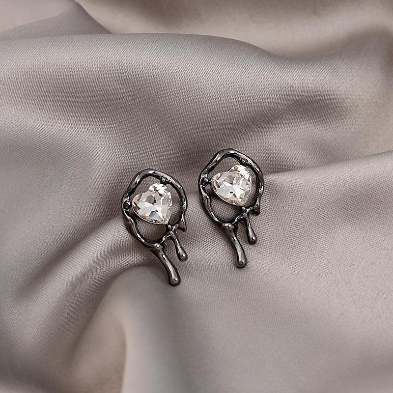 Необычные серьги-бабочки из жидкого металла с бриллиантами, Асимметричные длинные серьги-подвески в стиле холодного ветра с лавовыми каплями воды