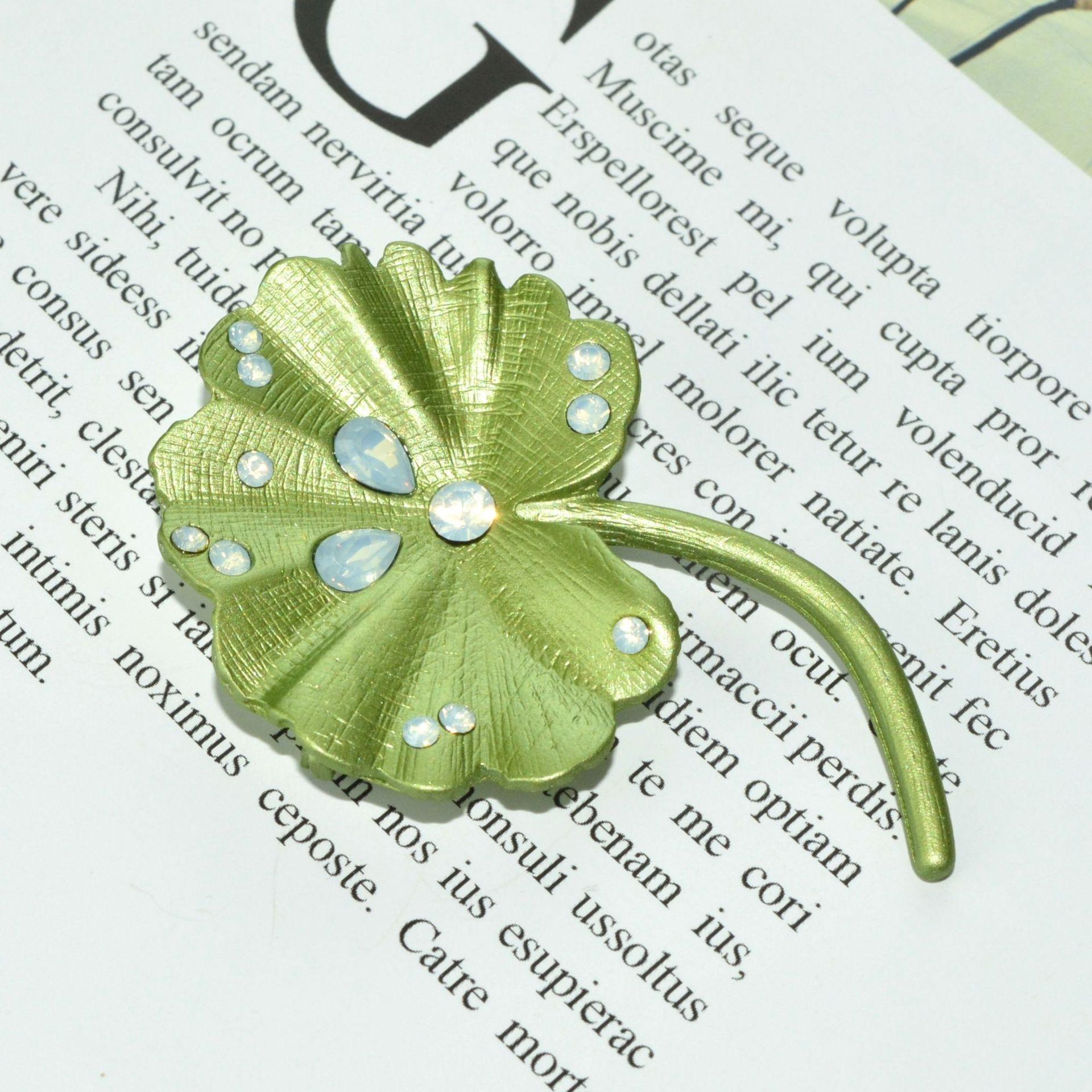 

Lotus Leaves Brooch Flower Green Leaves Enamel Brooches For Women Pin Jewelry Accessories светло-серый