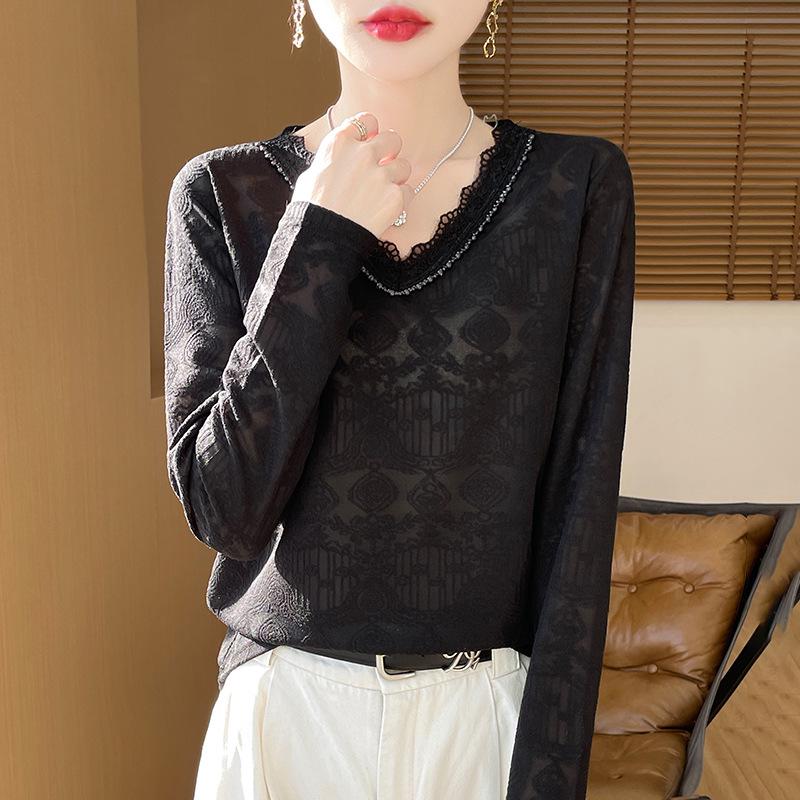 

Весна 2025 Высококачественный свитер с V-образным вырезом и отделкой французским кружевом - Женский модный жаккардовый трикотажный топ XXL