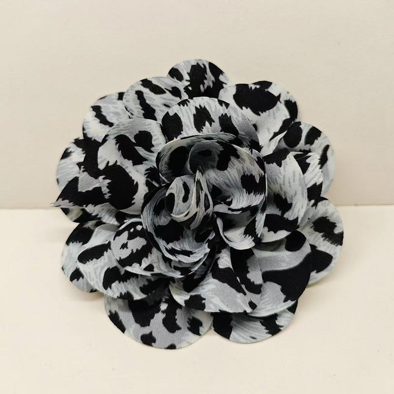 Spilla in chiffon con stampa leopardata