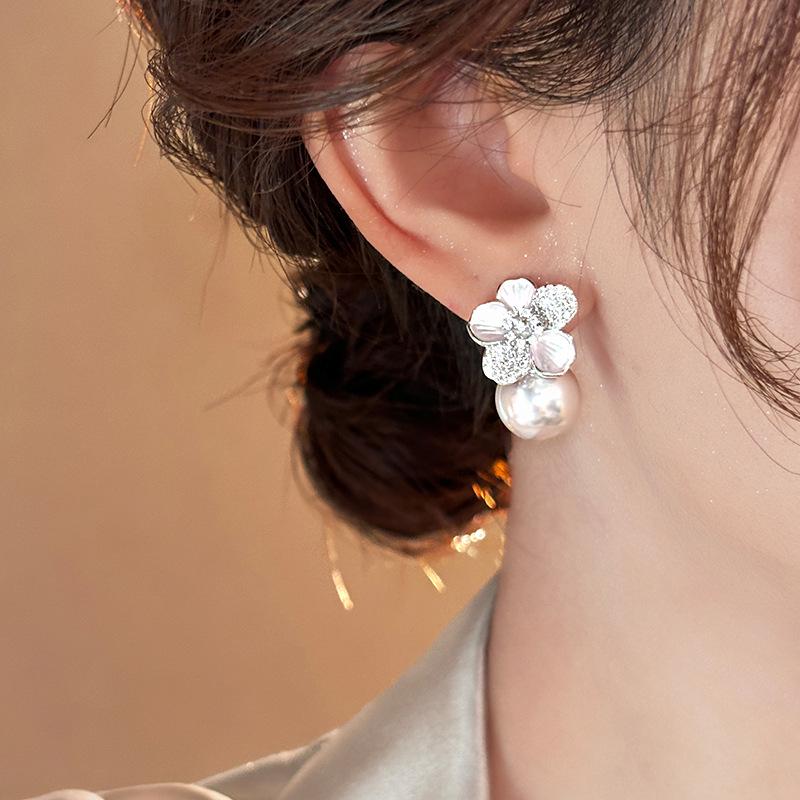 2025 Rose Pearl Flower Stud Earrings - Elegant Micro-Paved Design with Luxurious, Sophisticated Flair.