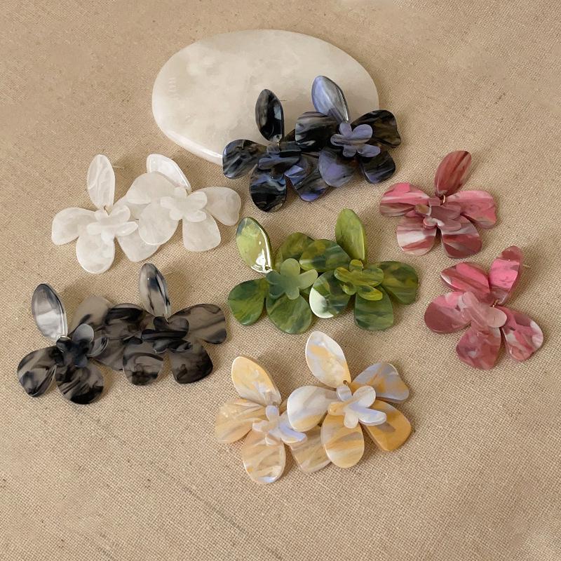 Super Fairy Flower Stud Earrings: Women's Retro Exaggerated Design, Elegant and Versatile.