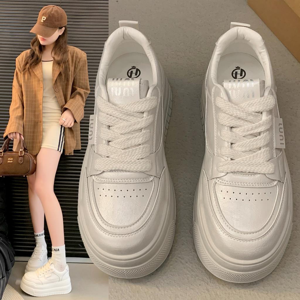 Beliebte Leder-Plateau-Sneaker für Damen Frühjahr 2025 neue Muffin-Schuhe für kleine Leute zur Körpergrößenerhöhung, lässiger Sport b