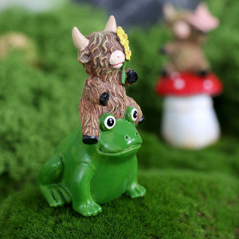 Creative Heights Beef Resin Sculpture - Spring Desktop Decoration - Potted Garden Festival Decorative Item