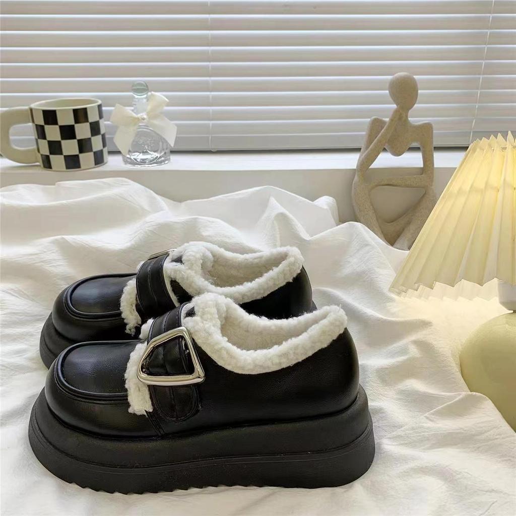 Britischer College-Stil Lässige Ein-Pedal Kleine Lederschuhe Baumwollschuhe Plateau-Sohle Samt-Loafer Damen