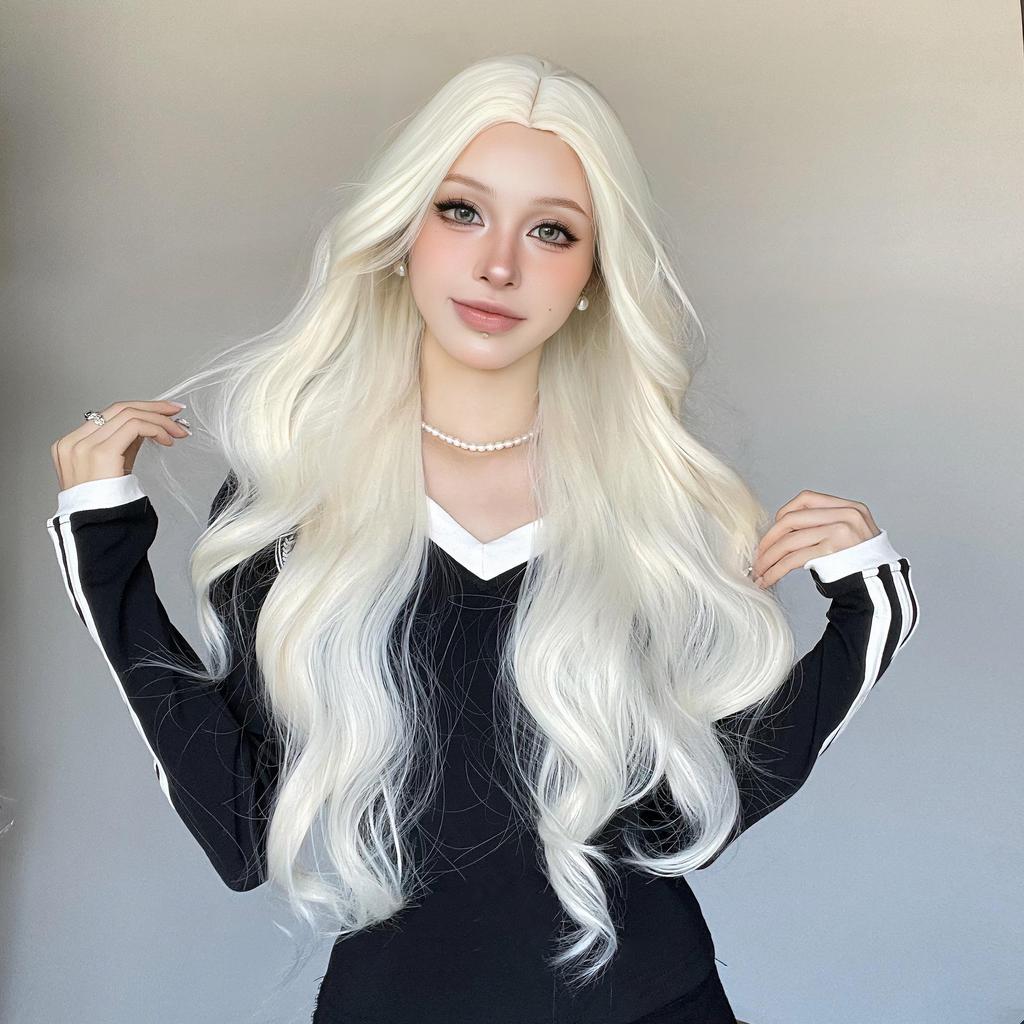 Milky white center-parted long curly hair wig made of synthetic fibers