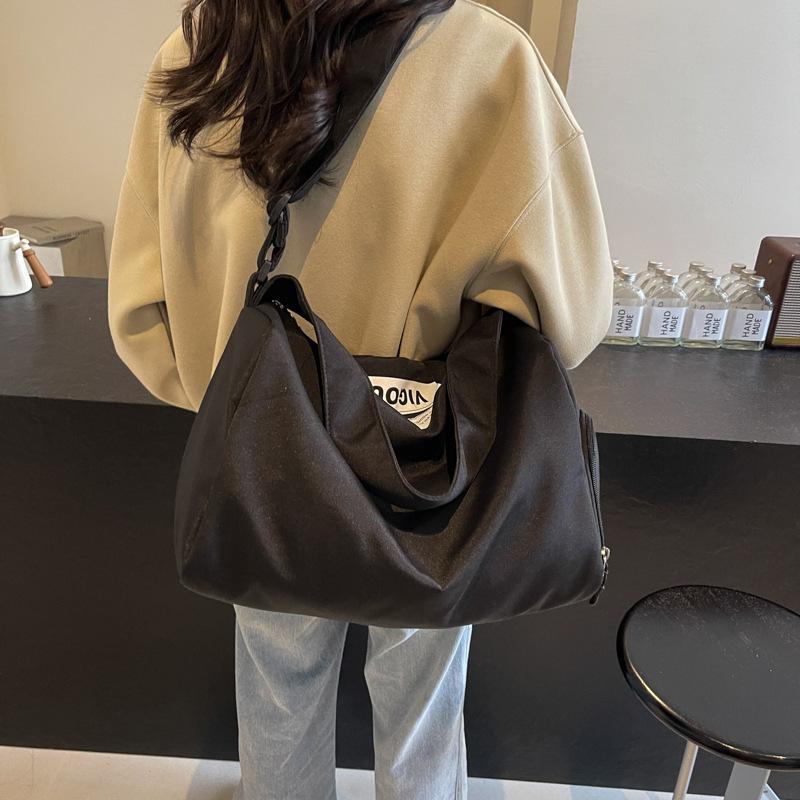 Short-distance leisure travel bag with shoe compartment portable yoga bag dry and wet separation sports urban simple fitness bag