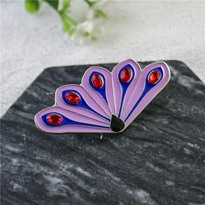 Hot 1Pc Crystal Diamond Peacock Animal Pin Anime Creative Fantail Brooch Role Play Props Men And Women Backpack Jewelry Gift