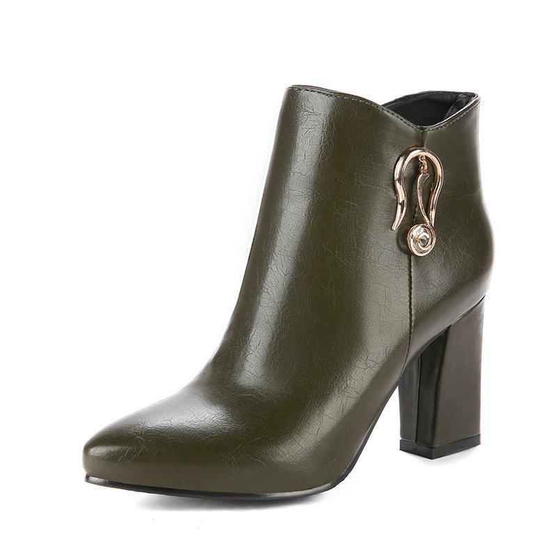 

Новые модные короткие сапоги на высоком каблуке на грубом каблуке