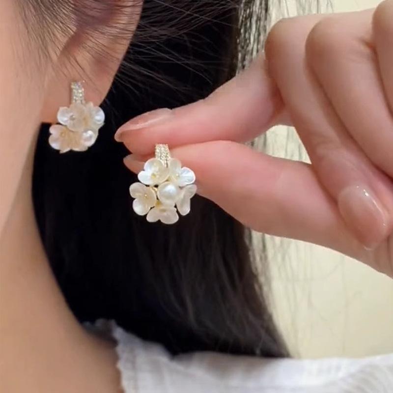 Female Niche Unique Flower Earrings