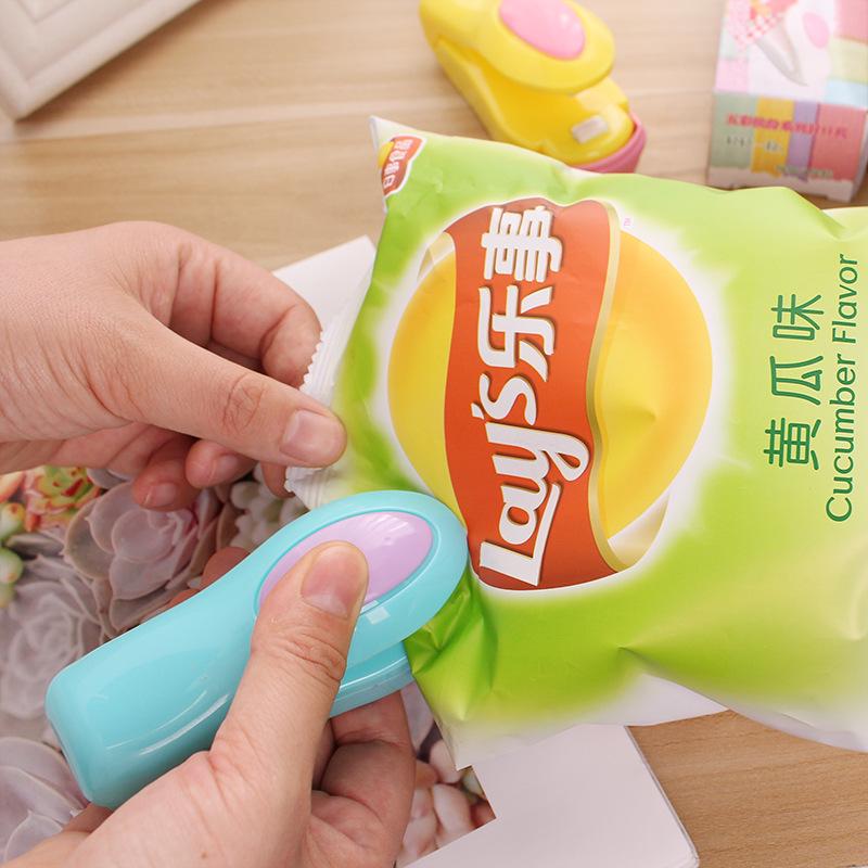 Kitchen Accessories Tools Portable Mini Sealing Machine For Kitchen Storage Plastic Bag Sealer Food Storage Bag Clip
